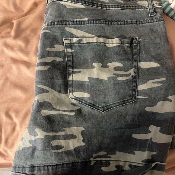 Forever 21 Camouflage Overalls - Picture 3 of 4